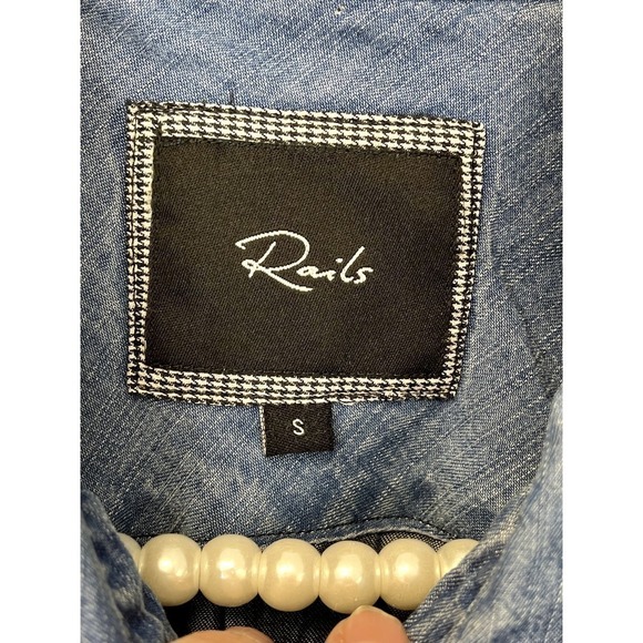 Rails Chambray Button Down with Floral Detailing SZ S - Picture 5 of 7
